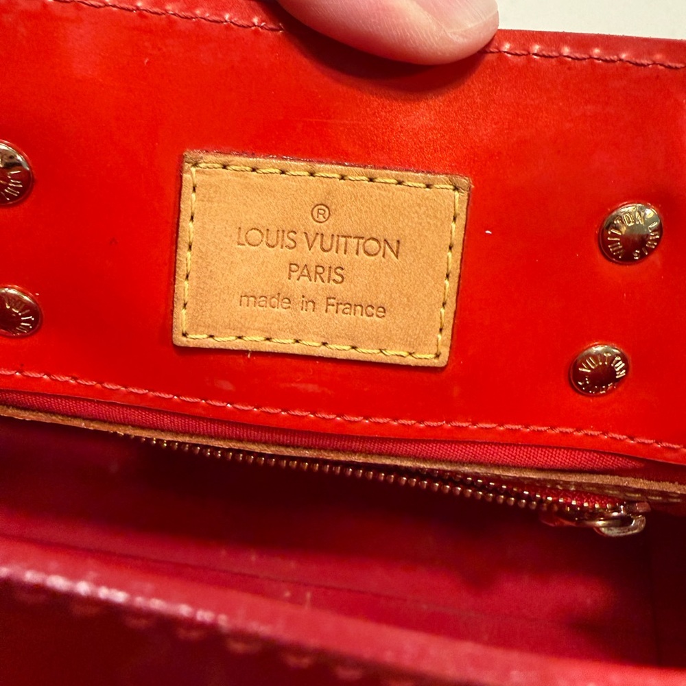 Louis Vuitton Red Vernis Reade Handbag - Picture 8 of 10